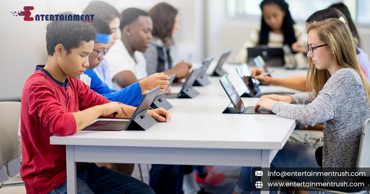 Enhancing Digital Literacy: Tech Skills in US Schools